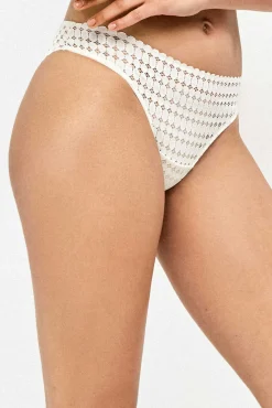 Cueca em renda geométrica