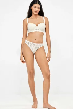Cueca em renda geométrica
