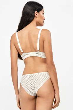 Cueca em renda geométrica