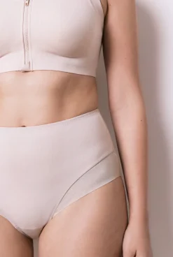Cueca modeladora cintura alta em mesh bege