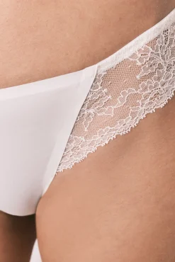 Cuecas clássicas em microfibra e renda brancas