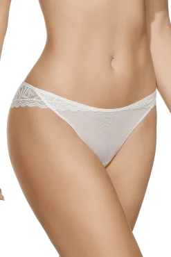 Cuequinha brasileira em renda e tule Mara