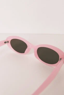 Óculos de sol com capa rosa