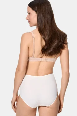 Efeito de barriga alta e lisa reduzindo calcinha