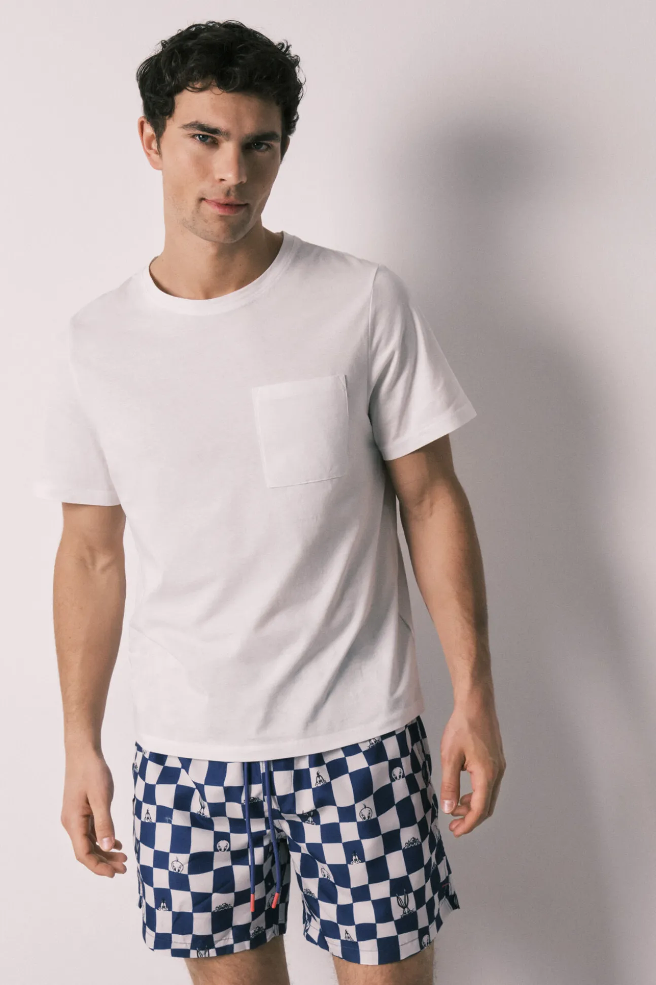 Fato de banho de homem estampado aos quadrados e Looney Tunes