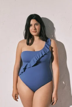 Fato de banho azul, modelador e com folho assimétrico
