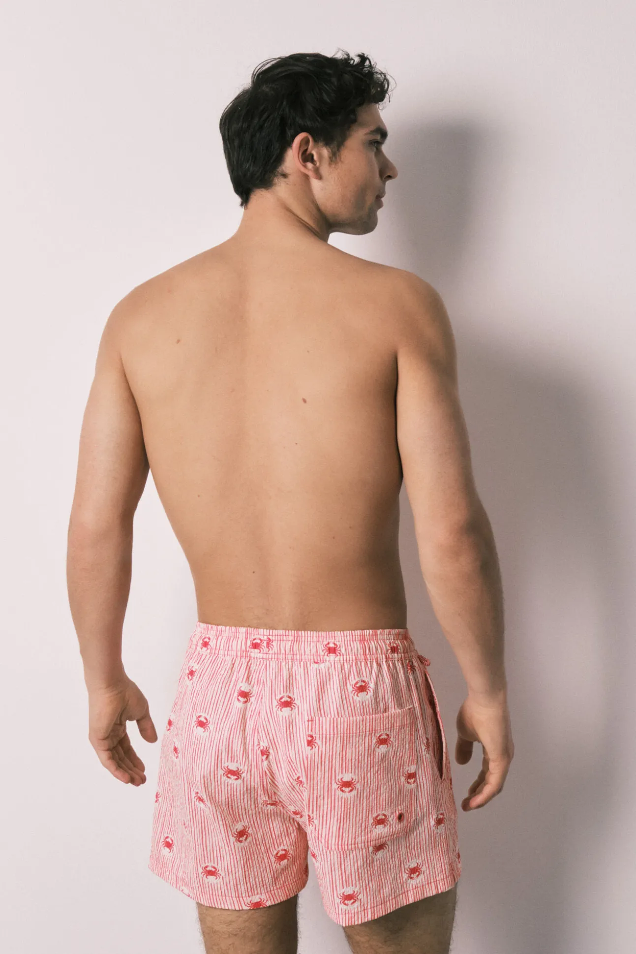 Fato de banho de homem estampado riscas e caranguejos