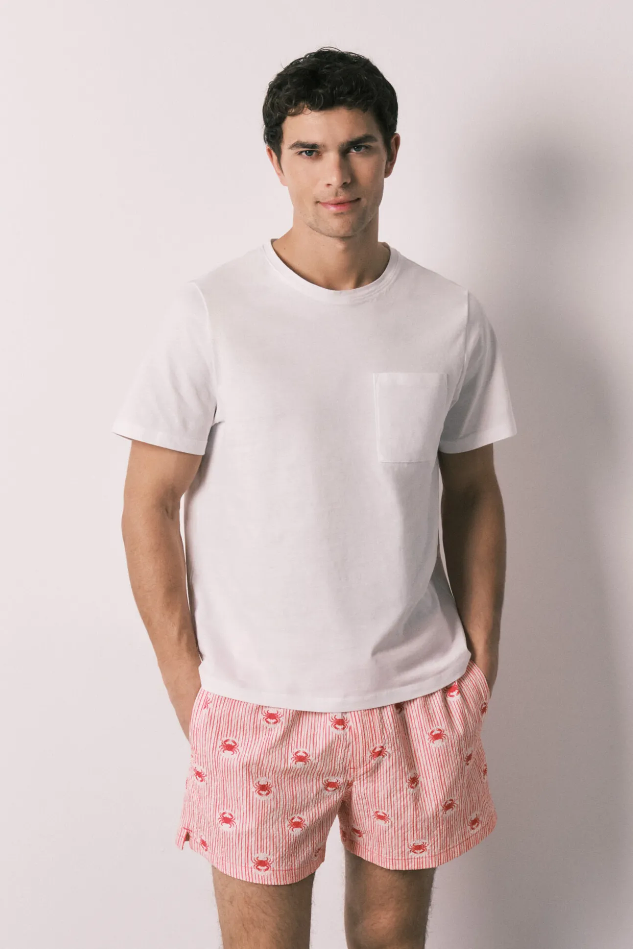 Fato de banho de homem estampado riscas e caranguejos