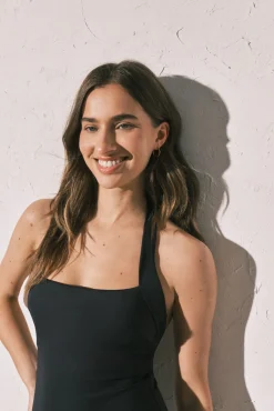 Fato de banho moldador decote reto preto