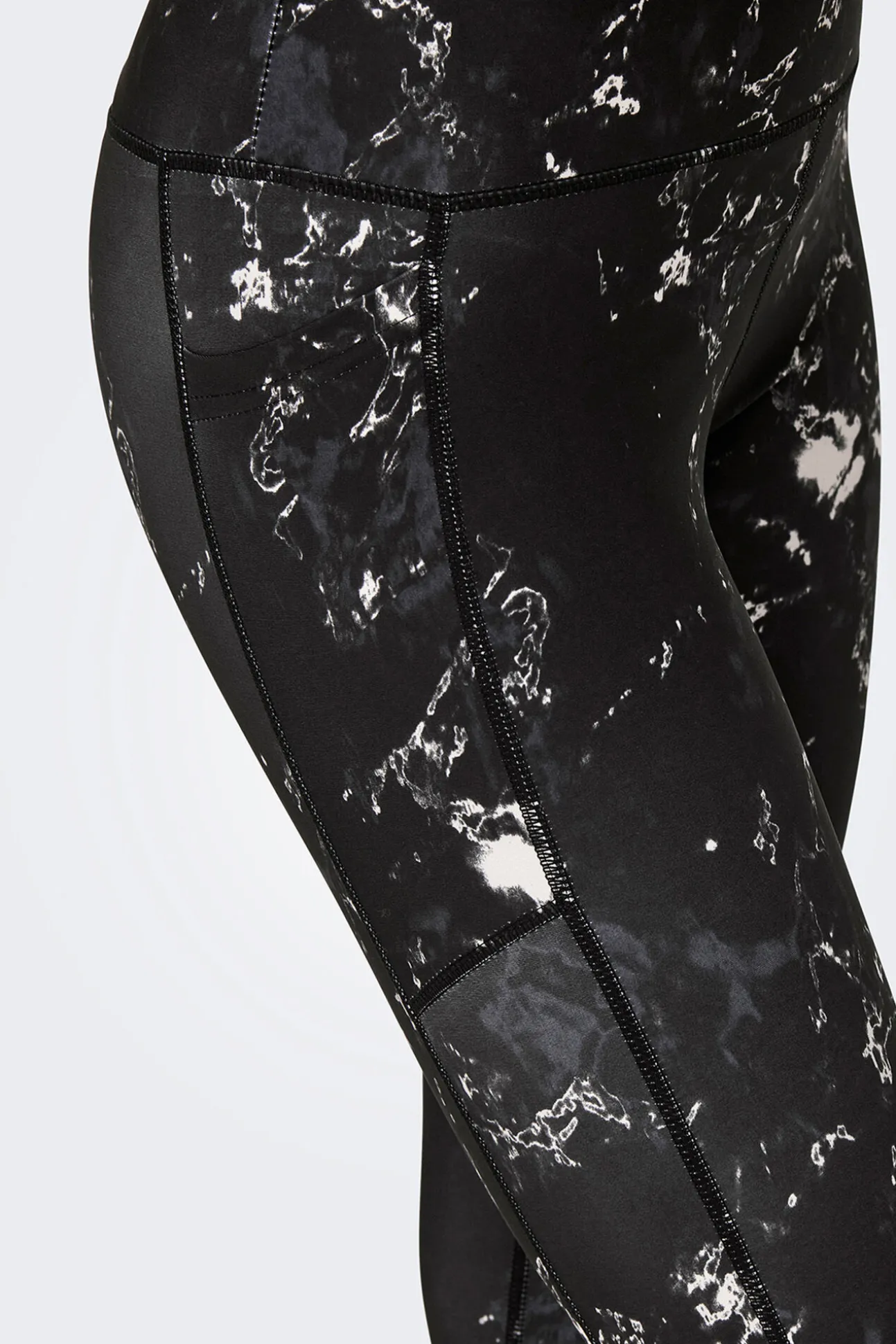 Legging cintura alta com bolso lateral