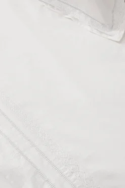 Lençol com detalhes de lingerie