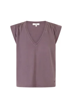 Mabel. T-shirt com aba
