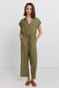 Macacão em linho com bolsos