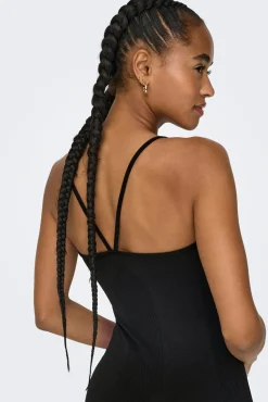 Macacão preto sem costuras com alças