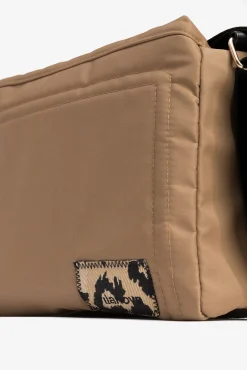 Mala acolchoada com patch de nylon