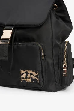 Mochila acolchoada com aba