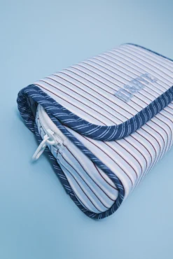 Nécessaire azul com aba e espelho