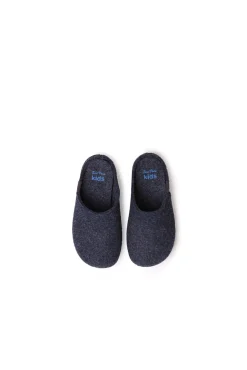 Pantufa infantil feita de feltro reciclado