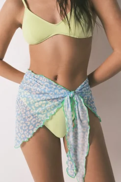 Pareo com laçada estampado animal azul