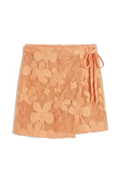 Pareo curto em crochet de flores laranja