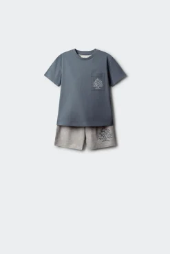 Pijama de criança com árvore