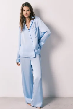 Pijama camiseiro comprido em cetim azul