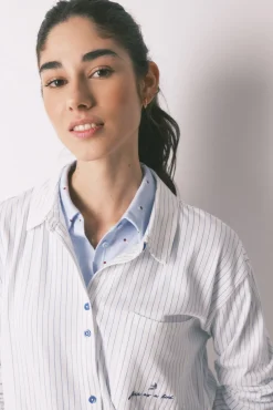 Pijama camiseiro comprido em 100% algodão às riscas branco