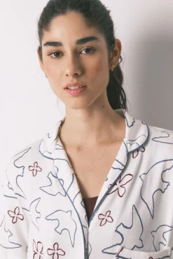 Pijama camiseiro estampado de pássaros em algodão branco