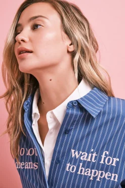 Pijama comprido camiseiro de riscas azul