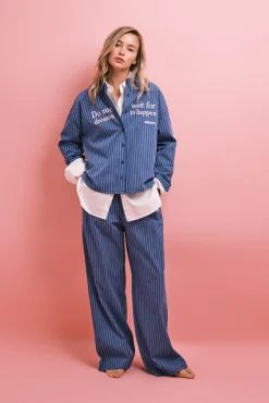 Pijama comprido camiseiro de riscas azul