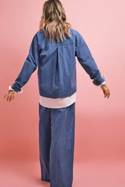 Pijama comprido camiseiro de riscas azul