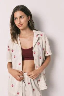 Pijama comprido camiseiro em algodão com riscas e flores