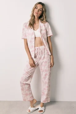 Pijama comprido camiseiro estampado de flores e peras