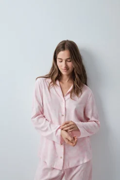 Pijama comprido camiseiro estampado floral bicolor