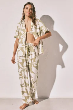 Pijama comprido camiseiro estampado de flores