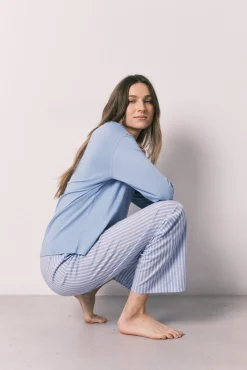 Pijama comprido com calças às riscas em algodão azul