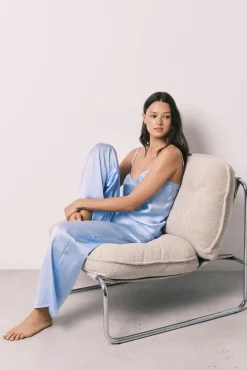 Pijama comprido em cetim azul