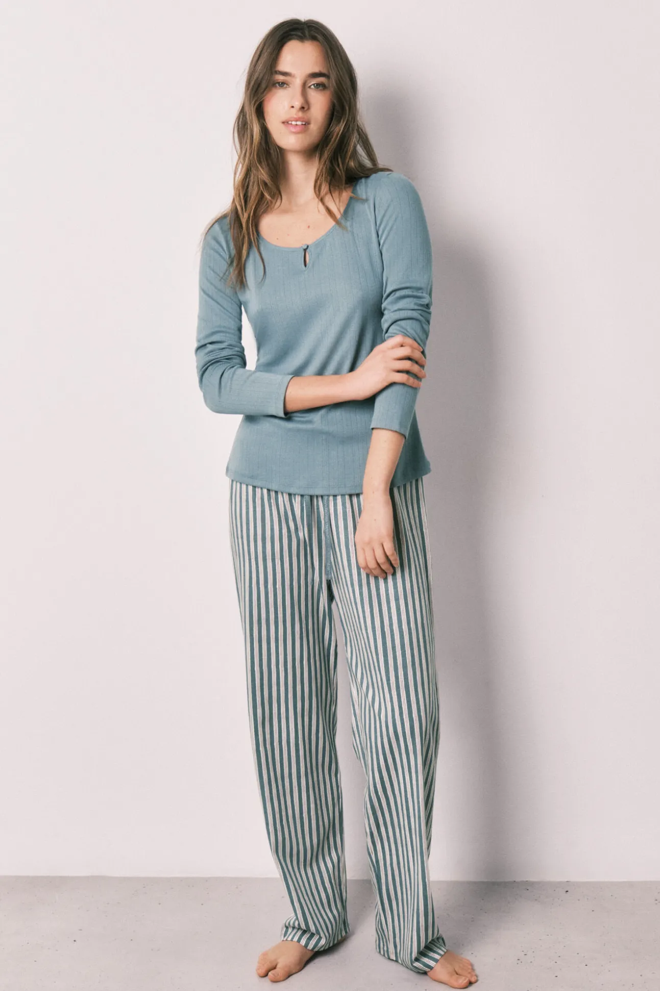 Pijama comprido estampado riscas verde