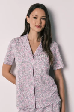 Pijama curto camiseiro em algodão com florzinhas