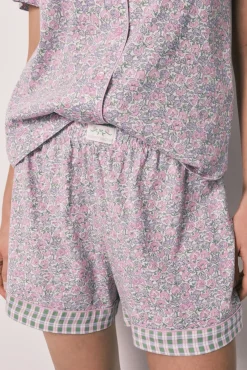 Pijama curto camiseiro em algodão com florzinhas