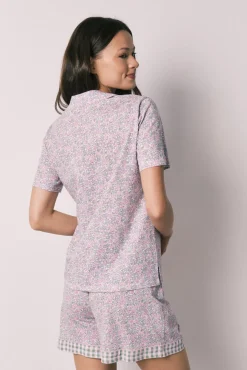 Pijama curto camiseiro em algodão com florzinhas