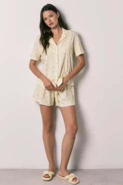 Pijama curto camiseiro em algodão amarelo