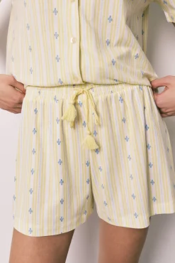 Pijama curto camiseiro em algodão amarelo
