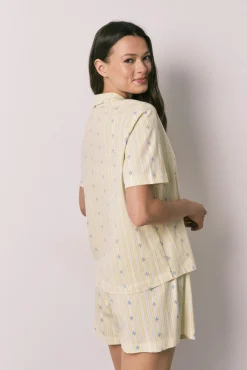 Pijama curto camiseiro em algodão amarelo