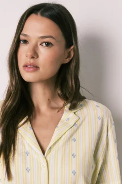 Pijama curto camiseiro em algodão amarelo