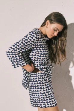 Pijama curto camiseiro estampado geométrico