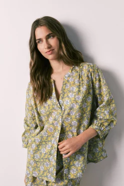 Pijama curto camiseiro estampado flores