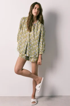 Pijama curto camiseiro estampado flores