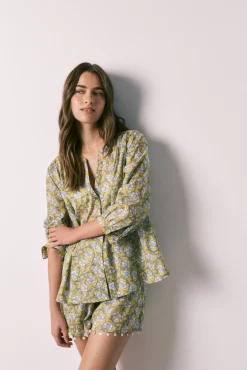 Pijama curto camiseiro estampado flores