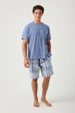 Pijama curto combinado calças xadrez azuis e T-shirt azul claro